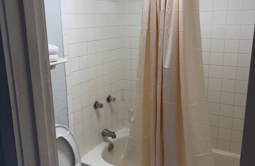 Clodine Hotel | America's Inn Sugarland Stafford
