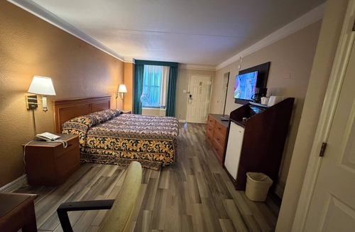 Clodine Hotel | America's Inn Sugarland Stafford