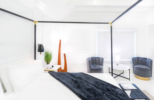 Greenport Hotel | American Beech - Deluxe King 5