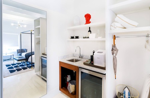 Greenport Hotel | American Beech - Deluxe King 5