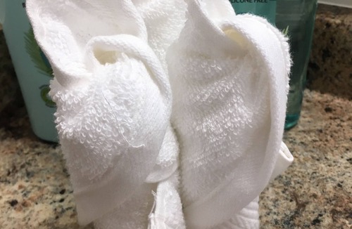 Cleveland House | American Charm King Bed & Kitchen Downtown