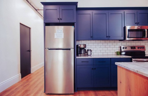 Millersburg Apartment | American Hall Clay St. Suite