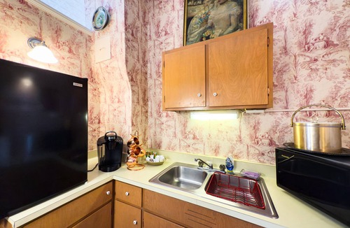 McGregor Hotel | American House 1854- Stagecoach Stop Suite, 2 Bedrooms, Kitchenette, Sleeps 6