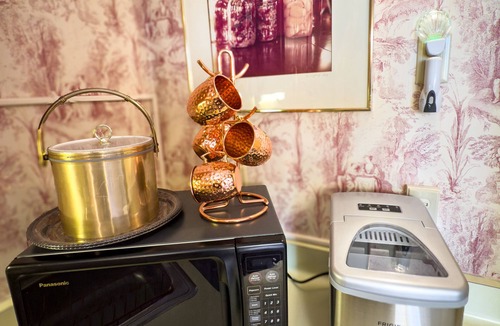 McGregor Hotel | American House 1854- Stagecoach Stop Suite, 2 Bedrooms, Kitchenette, Sleeps 6