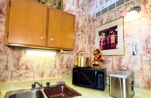 McGregor Hotel | American House 1854- Stagecoach Stop Suite, 2 Bedrooms, Kitchenette, Sleeps 6