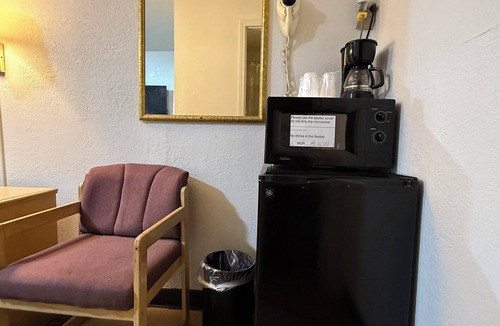 Many Hotel | American Inn Motel