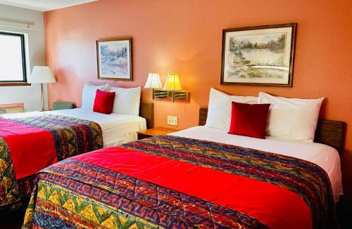 Ozark Hotel | American Inn Ozark