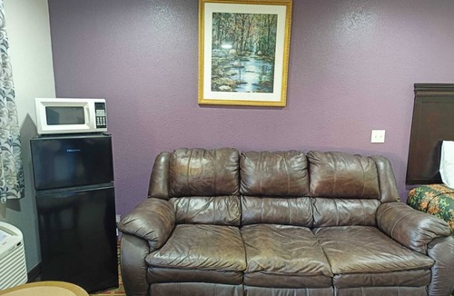 Victoria Hotel | American Inn & Suites By Capital O Victoria US-59