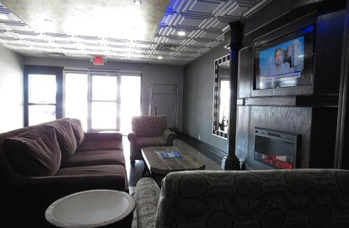 Ferndale Hotel | American Inn & Suites