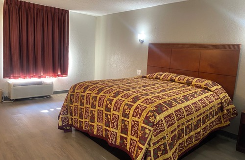 Forest Park Hotel | American Inn & Suites