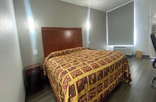 Forest Park Hotel | American Inn & Suites