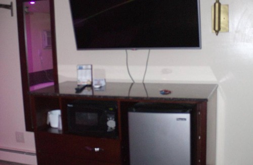 La Grange Hotel | American Inn & Suites