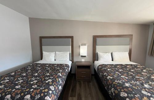 Paris Hotel | American Inn & Suites