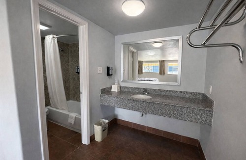 Paris Hotel | American Inn & Suites