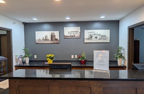 Parkers Prairie Hotel | American Inn & Suites