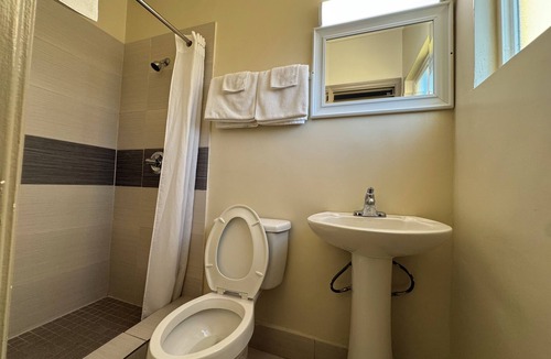 Cocoa Hotel | American Inn