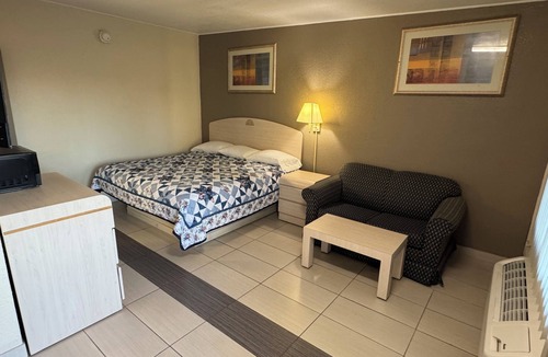 Cocoa Hotel | American Inn