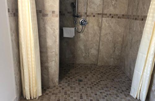 Ontario Hotel | American Inn