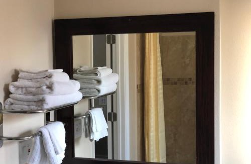 Ontario Hotel | American Inn