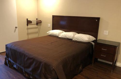 Ontario Hotel | American Inn