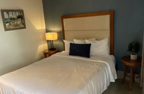 Northwest Pensacola Hotel | American Inn