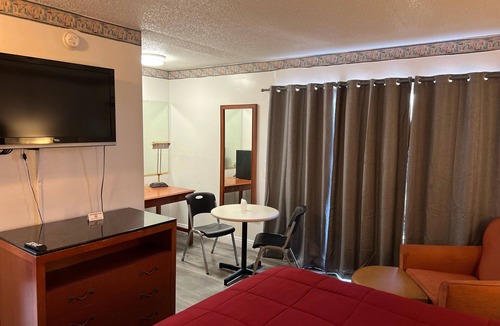 Perris Hotel | American Inn