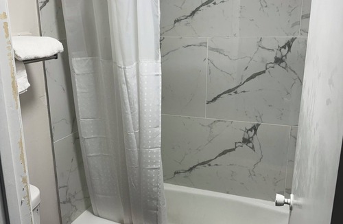 Sealy Hotel | American Inn