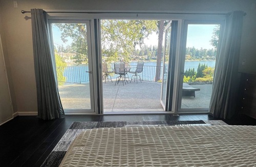 Lakewood House | American Lake Estate Property/ Next to Tacoma Golf and Country Club