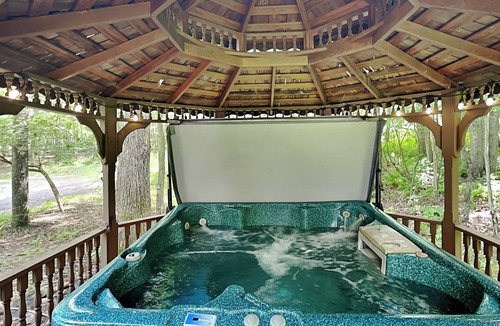 Blakeslee House | American Pride | Dog Friendly, Dock Slip, Hot Tub