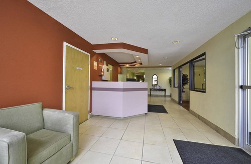 East Syracuse Hotel | Americas Best Value Inn East Syracuse