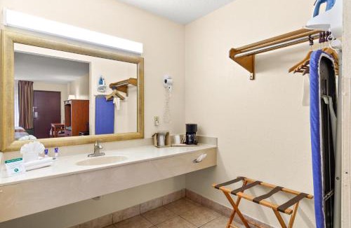 St. Augustine Beach Hotel | Americas Best Value Inn Ocean Inn