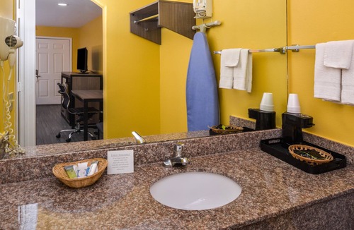 West Columbia Hotel | Americas Best Value Inn West Columbia