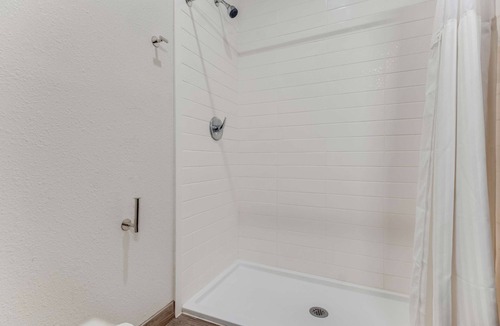 Eastside Promise Neighborhood Hotel | Americas Best Value Inn San Antonio Downtown Riverwalk