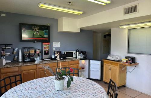 Groves Hotel | Americas Best Value Inn and Suites Groves
