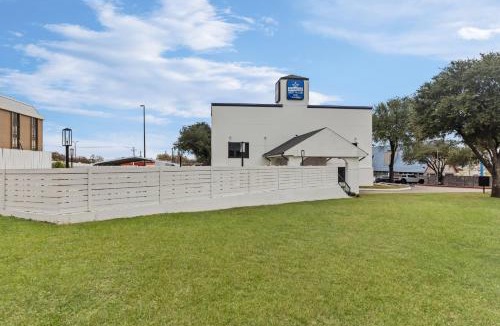 North Loop Hotel | Americas Best Value Inn Austin