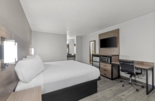 North Loop Hotel | Americas Best Value Inn Austin University