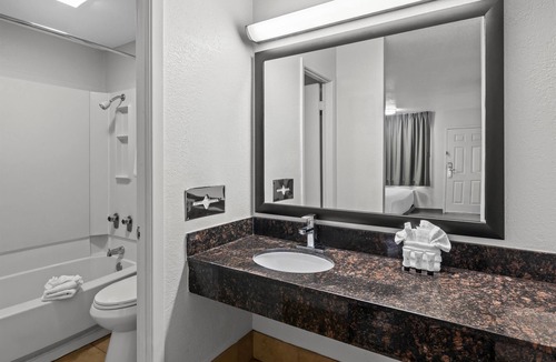 North Loop Hotel | Americas Best Value Inn Austin University