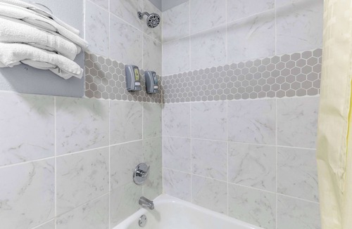 Belleville Hotel | Americas Best Value Inn Belleville