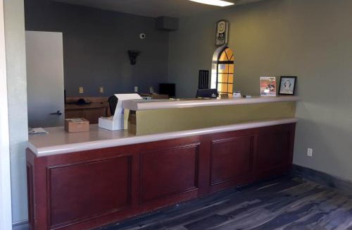Bishop Hotel | Americas Best Value Inn Bishop/Kingsville