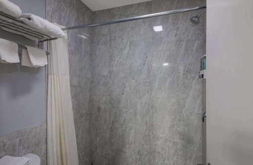 Buda Hotel | Americas Best Value Inn Buda Austin S