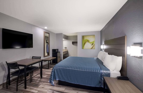 Buda Hotel | Americas Best Value Inn Buda Austin S