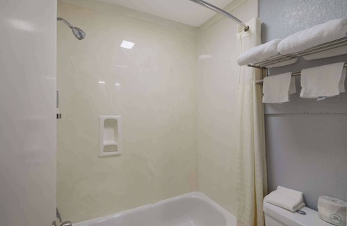 Buda Hotel | Americas Best Value Inn Buda Austin S