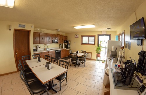Chanute Hotel | Americas Best Value Inn Chanute