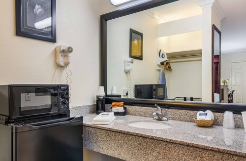 Columbus Hotel | Americas Best Value Inn Columbus, TX