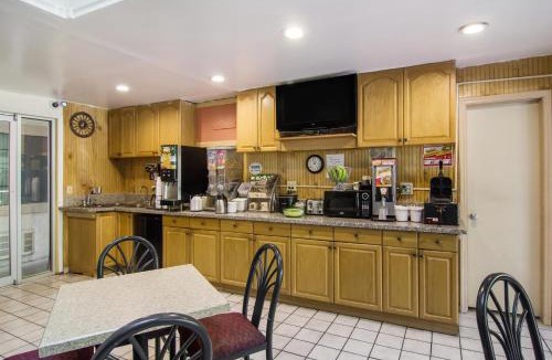 Darien Hotel | Americas Best Value Inn Darien