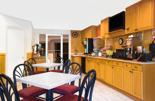 Darien Hotel | Americas Best Value Inn Darien