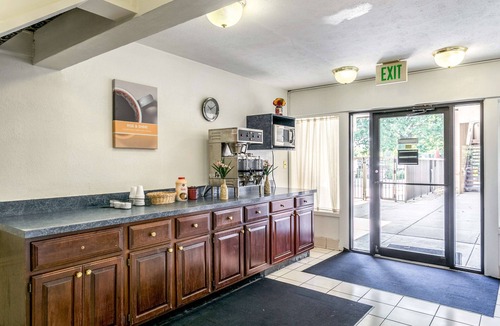 Edgewood Hotel | Americas Best Value Inn Edgewood