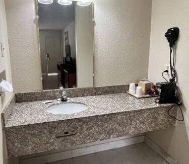 Edna Hotel | Americas Best Value Inn - Edna