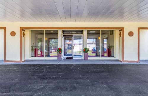 Dunkirk Hotel | Americas Best Value Inn Fredonia NY