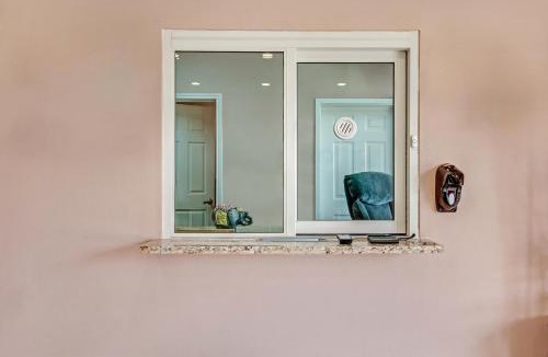 Barker Hotel | Americas Best Value Inn - FM 529